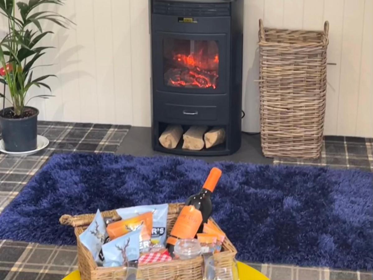 Oak Boutique Lodge Includes Hot Tub Air Con & Dog York Exterior photo