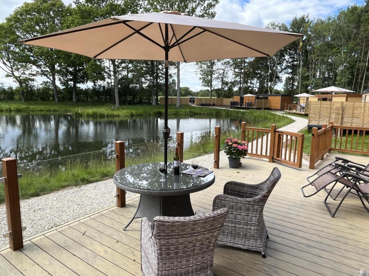 Oak Boutique Lodge Includes Hot Tub Air Con & Dog York Exterior photo