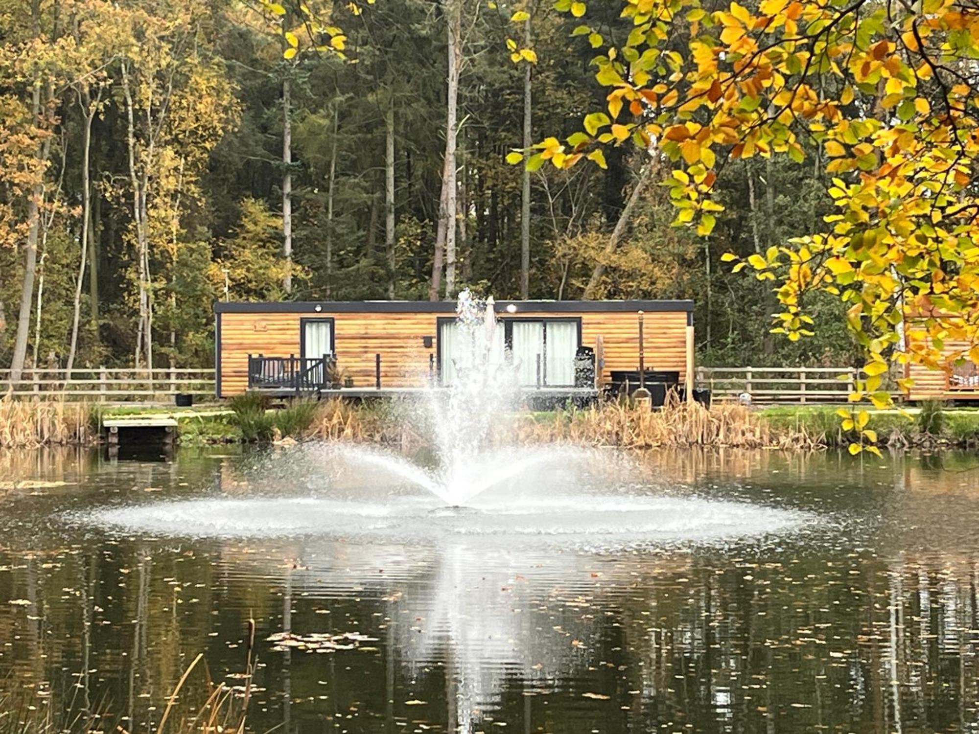 Oak Boutique Lodge Includes Hot Tub Air Con & Dog York Exterior photo